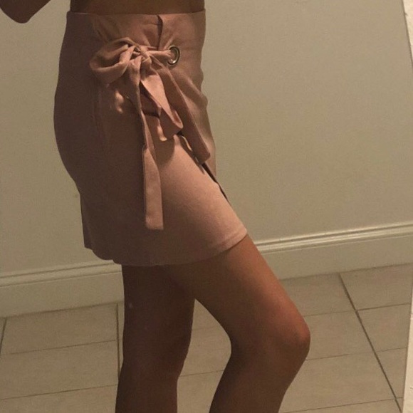 ✨HP!✨Dusty Pink Faux Suede Mini Skirt✨ - Picture 6 of 7